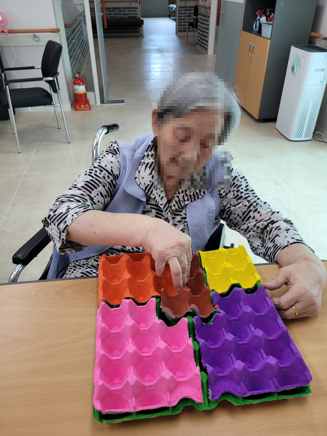 7월 14일_ 오전프로그램_ 계란판퍼즐맞추기(인지활동)